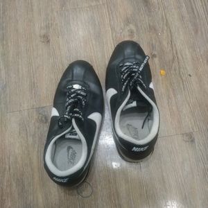 Nike Cortez ‘72 Basic Leather Black & White Sneakers Men’s Size 11